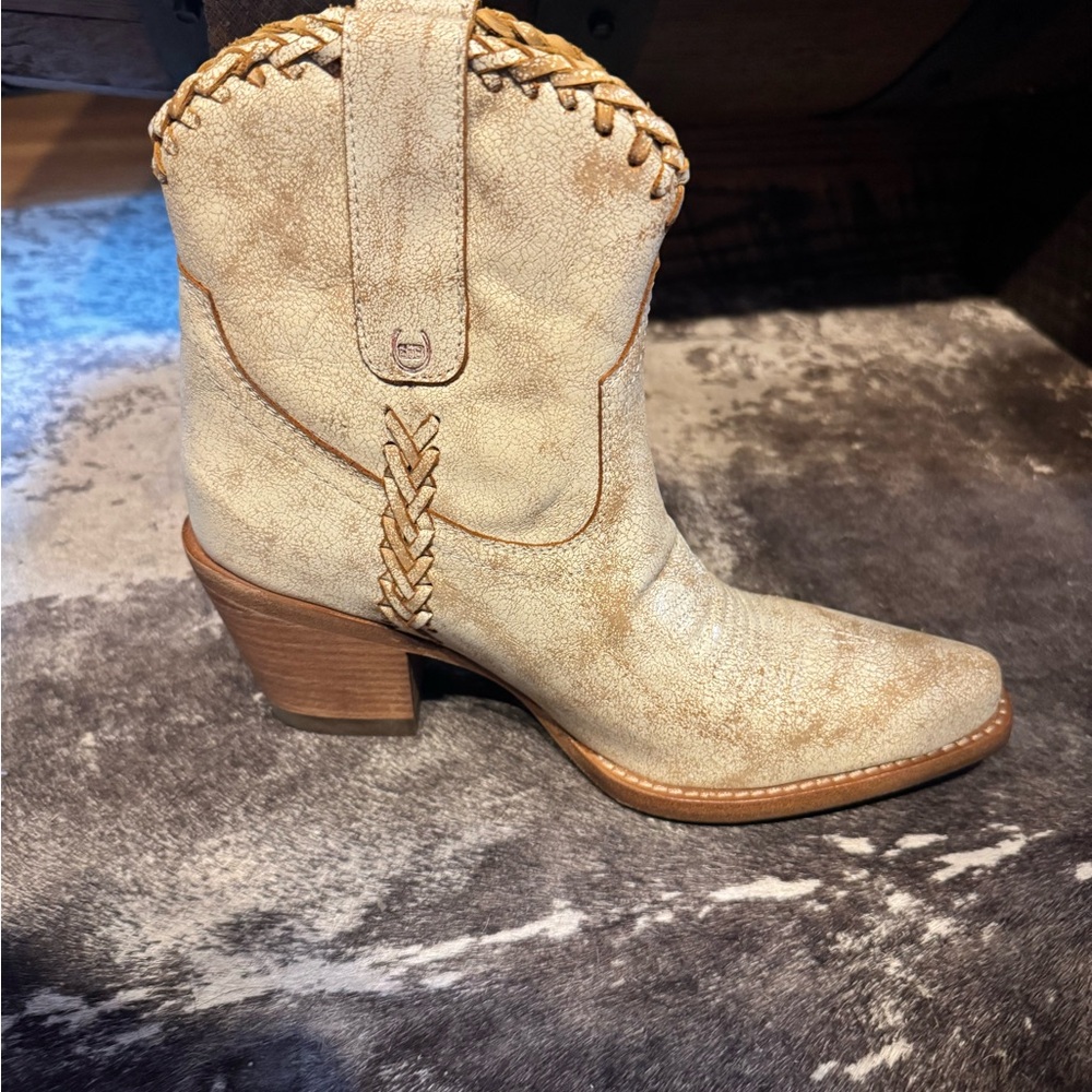 Women's Tan Braided Heeled Boots